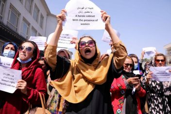 زن و خیابان