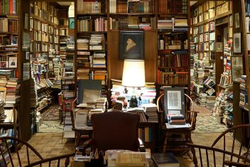 آگاهی و روشنگری